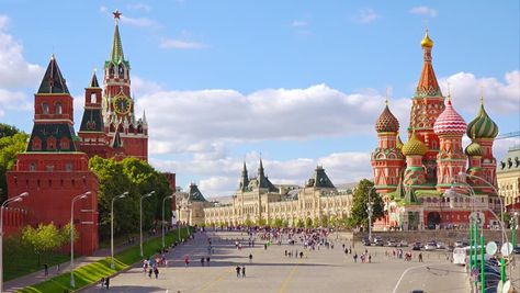 Moscow Kremlin: History of The Kremlin Moscow & Its Attractions Moscow, Nature, Landscape And Urbanism, Visit Russia, Historical Sites, Russian States, Famous Landmarks, Moscow Kremlin, Barcelona Cathedral