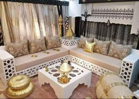 Moroccan interior design concept is incredible and flexible. Nestled between Europe and Africa, Morocco is a country of mixing cultures. Home Décor, Arabic Interior Design, Moroccan Interiors, Moroccan Interior Design, Moroccan Inspired Living Room, Moroccan Inspired Living, Moroccan Room, Living Room Sofa Design, Sofa Design