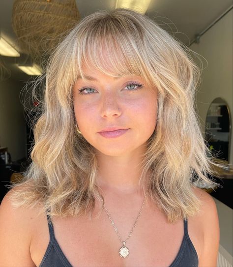 Natural blonde, with medium length hair, and wispy bangs. Your next inspo pic for your hair stylist. Blonde Hair, Blonde Hair With Bangs, Short Blonde Hair, Long Hair With Bangs, Bangs With Medium Hair, Blonde Hair Inspiration, Medium Length Hair Styles, Curly Hair Styles, Medium Hair Styles