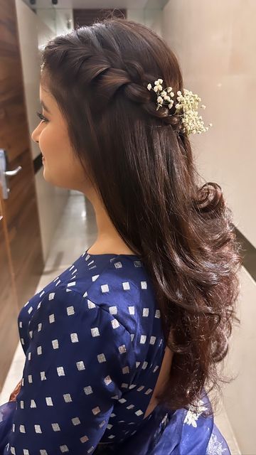 Instagram, Mehndi, Open Hairstyles Indian Wedding, Hair Style On Saree, Hair Style For Saree, Reception Hairstyles Indian Brides, Hairstyles For Bridesmaids, Hairstyles For Indian Wedding, Hairstyles For Engagement Indian Bride