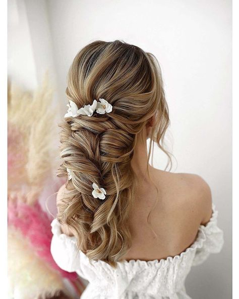 These gorgeous princess hairstyles are excellent hairstyles for women who adore whimsical looks. The flower princess hairstyle is a fresh hairstyle idea you can show to your stylist. You'll fall in love with all the hairstyles on our page! // Photo Credit: @niezwykle_czesanie on Instagram Ideas, Up Dos, Instagram, Fresh, Hairstyle, Prom, Wedding Hairstyles, Wedding Hair, Prom Hair