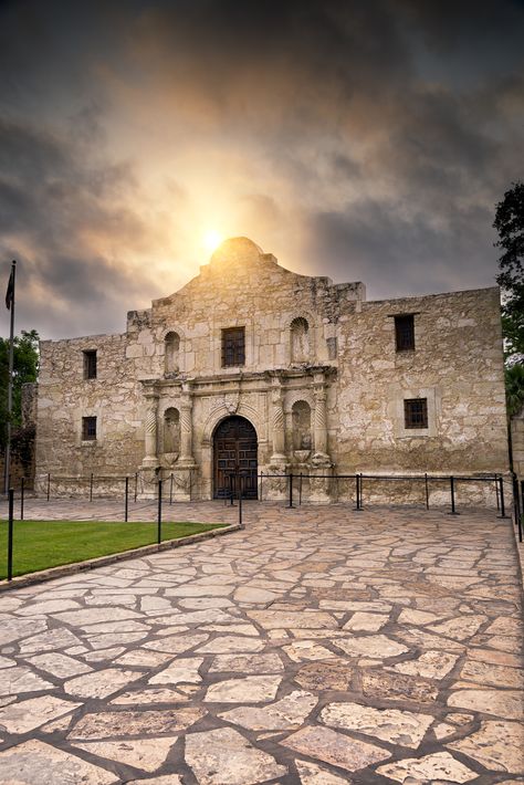 Don't forget to "Remember the Alamo" and other Texas Landmarks in our new blog. #TexasTravel #TexanPride Trips, Vacation Ideas, Garages, Wanderlust, People, Texas, San Antonio Texas, Texas Travel, San Antonio Attractions