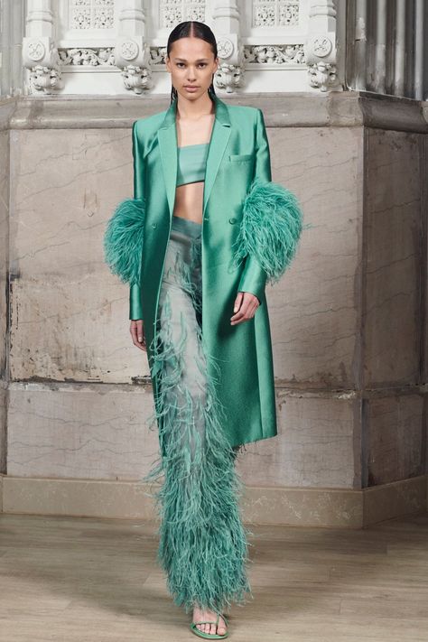 High Fashion, Outfits, Haute Couture, Sweater Top, Outerwear Jackets, Feather Outfit, Sea Inspired Fashion, Feather Fashion, Tube Top