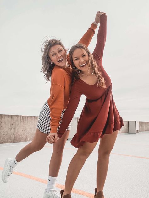 Photoshoot Ideas For Best Friends, Photoshoot Ideas For Friends, Best Friend Shoot Poses, Best Friends Photo Shoot, Friends Photo Shoot, Friend Photoshoot, Best Friend Photoshoot, Bff Photoshoot Poses Best Friend Pictures, Best Friend Session