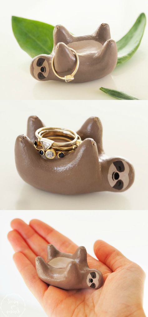 Diy Jewellery Holders, Diy With Clay, Air Drying Clay, Air Dry Clay Crafts, Clay Jewellery Holder, Ring Holder Diy, Diy Clay Rings, Jewlery Holder, Sloth Jewelry