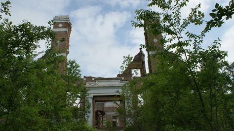 When the facility first opened in 1917, it was known as the "South Mississippi State Hospital." The name was later changed to the "South Mississippi Charity Hospital." Abandoned Hospital, Long Hallway, Memorial Hospital, Mississippi State, Most Haunted, Haunted Places, Trip Ideas, Abandoned Places, Mississippi