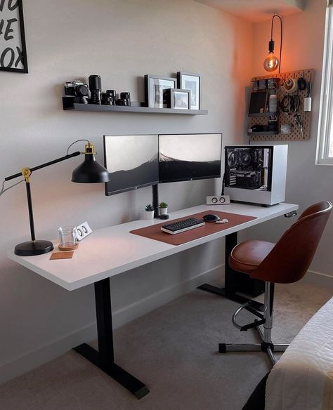 Home Office, Office Setup, Desk Setup, Minimal Desk Setup, Desk Design, Home Office Setup, Workspace Inspiration, Office Interiors, Organized Desk