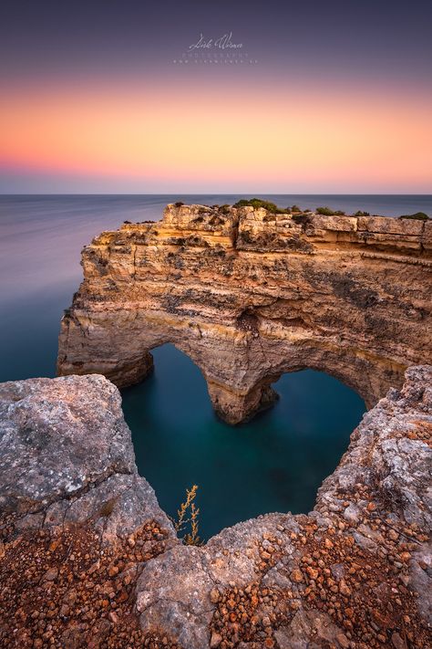 Learn more about this beautiful spot in Portugal, how to get there (with geo-tracking data) and how to take your perfect picture of this place with our photo tips. Nature, Algarve, Ulsan, Portugal Destinations, Turismo, Spain And Portugal, Coastline, Paisajes, Albufeira