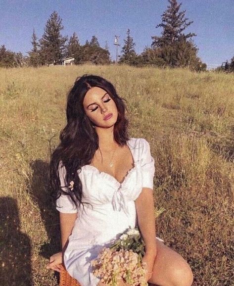 lana del rey natural beauty perfection Vintage, Queen, Celebrities, Style Icons, Moda, Lana Del Rey Outfits, Women, Poses, Kat Von