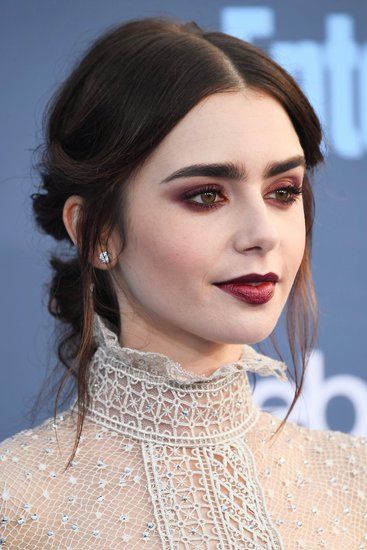 Lily Collins Looks Like a Sexy Vampire at the 2017 Critics' Choice Awards Lily Collins, Rihanna, Make Up Trends, Selena Gomez, Lily Collins Makeup, Lily Collins Hair, Lily Collins Style, Queen Makeup, Lily At&t Girl