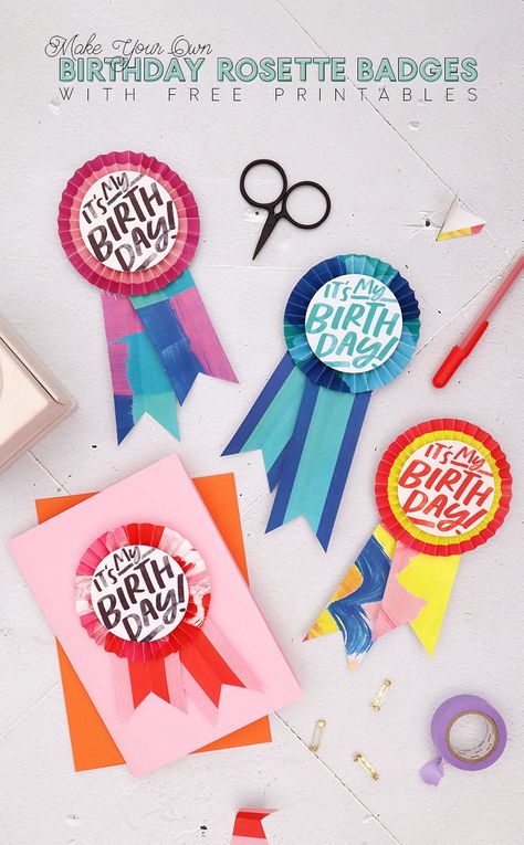 You can make your own adorable birthday rosette badges with my free printables! It's just a few minutes to make printable birthday buttons! Art, Diy, Diy Birthday Badge, Free Birthday Printables, Diy Birthday Button, Birthday Badge, Birthday Printables, Free Birthday Stuff, Diy Birthday Ribbon