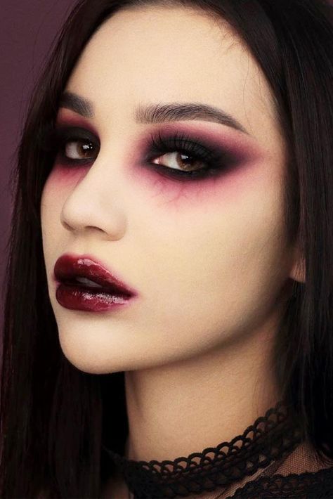 45+ Glam and Sexy Vampire Makeup Ideas 2020 Halloween Make Up, Halloween Makeup Inspiration, Halloween Makeup Easy, Halloween Makeup Looks, Halloween Makeup Pretty, Halloween Face Makeup, Cool Halloween Makeup, Halloween Makeup Scary, Halloween Makeup