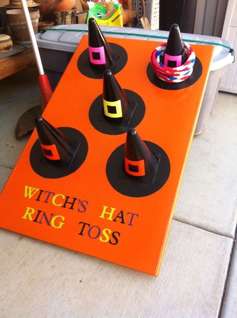 Witch's hat ring toss! Perfect for a neighborhood or trunk or treat party this Halloween! Spooky Halloween, Home-made Halloween, Halloween Crafts, Halloween, Halloween Treats, Spooky Halloween Party, Halloween Carnival Games, Halloween Diy, Halloween Carnival