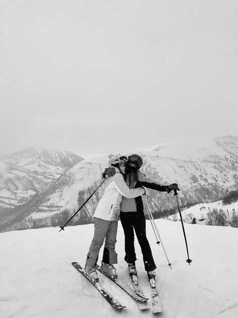 Winter, Instagram, Ski Trip Aesthetic, Skiing Pictures With Friends, Skiing Aesthetic Friends, Ski Pictures With Friends, Ski Pictures Ideas, Skiing Aesthetic, Snowboarding Trip