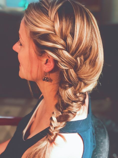 Braiding Your Own Hair, Side Braid With Curls, Side Braid Tutorial, Side Braid Ponytail, Braided Hairstyles Easy, Easy Side Braid, Braided Hairstyles Tutorials, Side Braids For Long Hair, Side Plait