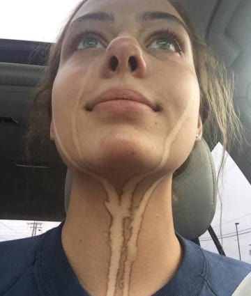 High school senior Skyler Davis, who learned the hard way that crying and spray tans just don't mix. This is Skyler 10 minutes after leaving a spray-tanning salon (she got in a fight with her boyfriend). Humour, People, Shit Happens, Having A Bad Day, Hilarious, Worst Day, Laugh, Humor, How Are You Feeling