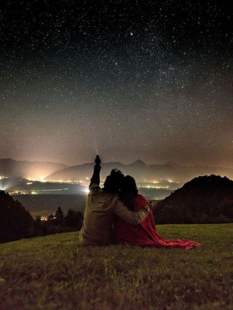 8 Cute Date Ideas To Try This Summer On A Budget - Society19 UK Travel Together Aesthetic, Date Night Star Gazing, Watching The Stars Date, Watching The Stars Together, Cliche Romance Aesthetic, Star Gazing Date Ideas, Star Watching Date, Baking Dates Couple, Star Gazing Date Aesthetic