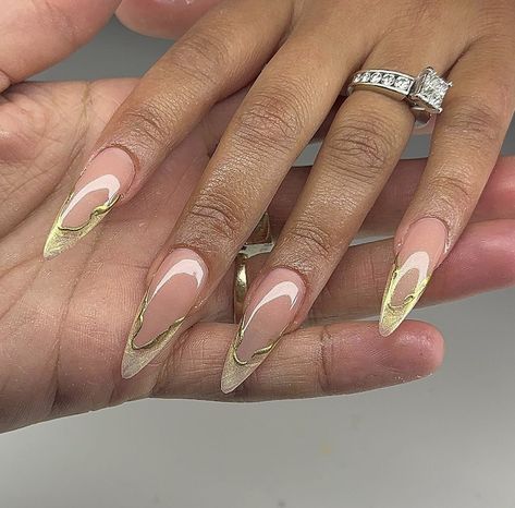 Gold Nails, New Years Nail Designs, Unique Acrylic Nails, Gold Nail Designs, Gold Glitter Nails, Elegant Nail Art, Nail Designs With Gold, White Nails With Gold, Best Acrylic Nails
