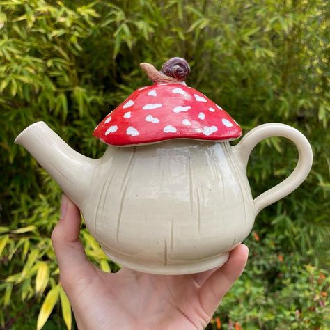 anna on Instagram: “The Tannery Spring Art Sale yesterday was absolutely magical ✨ thank you to everyone who made it!! Here’s another teapot I made! She sold…” Tea Pots Art, Teapots, Teapot, Pottery Teapots, Teapot Design, Painted Teapot, Teapots Unique, Ceramic Teapots, Ceramics Ideas Pottery