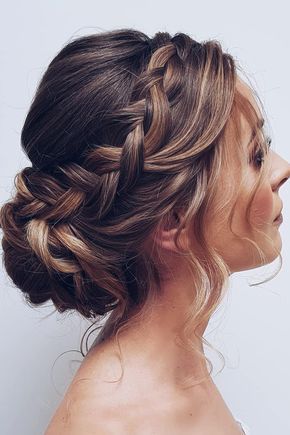 There is a big variety of wedding hairstyles for medium hair. We've collected most popular hairdos: from braids hairstyles to stylish updos. Prom Hairstyles, Wedding Hairstyles Half Up Half Down, Wedding Hairstyles For Medium Hair, Updo Hairstyles For Wedding, Wedding Updo With Braid, Wedding Bun Hairstyles, Wedding Hairstyles Updo, Wedding Hairstyles Videos, Wedding Hair Up
