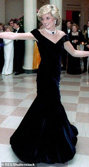 Kate Middleton chanelled Princess Diana's White House dress at Diplomatic Reception | Daily Mail Online Princess Diana Biography, Princess Diana Revenge Dress, Diana Revenge Dress, Princess Diana Dresses, Princess Diana Fashion, Blue Evening Gowns, Princes Diana, Diana Fashion, Velvet Gown