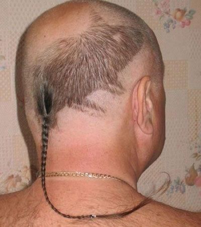 La persona que aceptó hacer ESTO: Buzz Haircut, Rat Tail Haircut, Cortes De Cabello Corto, Haircuts For Men, Crazy Hair, Short Hair For Boys, Mens Fade, Hair Fails, Haircuts Straight Hair
