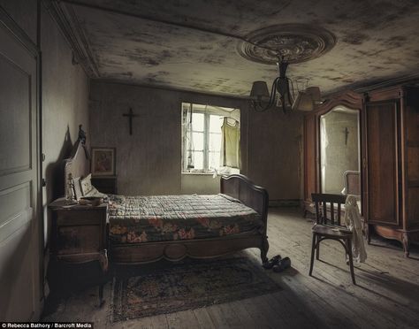 A bedroom inside an abandoned house looks untouched as the bed is still neatly made. This was taken in Luxembourg  in 2014 Home, Interior, Home Décor, Bedroom, Design, Bed Pan, Old Beds, Bed, Old Room