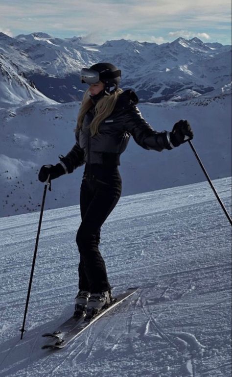 Instagram, Snowboards, Ski Pictures Ideas, Skiing Aesthetic, Snowboarding, Ski Trip Aesthetic, Ski Aesthetic, Ski Girls, Ski Girl