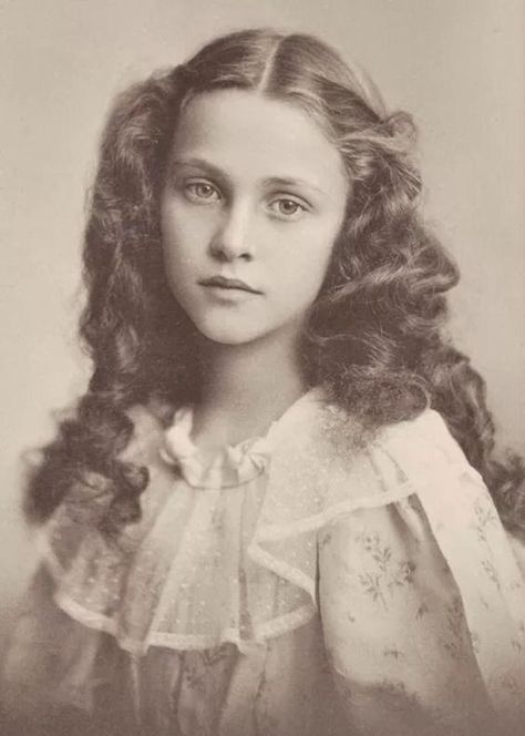 Beautiful Victorian Girl | Vintage | FinnCamera | Flickr