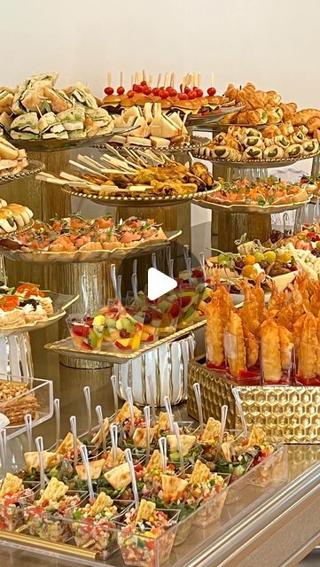 Catered Appetizers, Morning Of Wedding, Brunch Catering, Wedding Buffet Food, Appetizer Buffet, Catering Food Displays, Wedding Appetizers, Catering Ideas Food, Catering Display