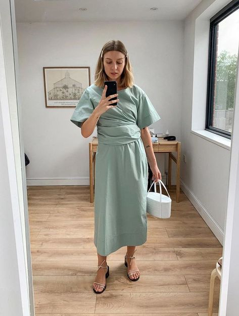Minimalist Wedding Guest Outfits: Brittany Bathgate in a mint dress and white accessories Outfits, Club Dresses, Guest Dresses, Wedding Guest Outfit, Guest Outfit, Wedding Guest Looks, Wedding Guest Dress, Wedding Guest