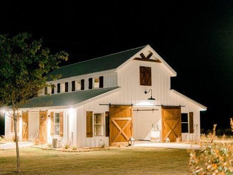 Texas, Farmhouse Style, Modern Farmhouse, Barns Sheds, Pole Barn Homes, Barn House Plans, Ranch House, Barn Living, Building A House