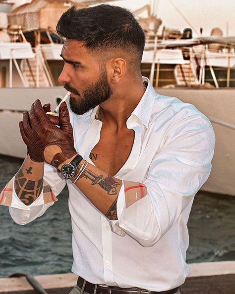 GrabStreetStyle on Instagram: “When you build in silence, people don’t know what to attack 👊🏻 Follow @grabmanstyle for daily new style inspiration. . Credit…” Mens Lifestyle, Mens Fashion Trends, Gq, Dapper Mens Fashion, Moda, Mens Fade, Gaya Rambut, Model, Mens Haircuts Fade