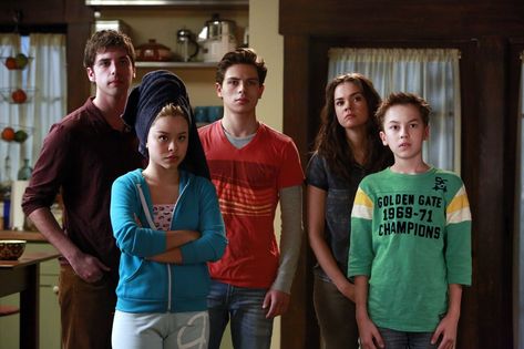 Movies Showing, Movies And Tv Shows, Best Shows Ever, Family Drama, The Fosters Tv Show, Drama Series, Series Movies, Movie Tv, The Fosters Season 2