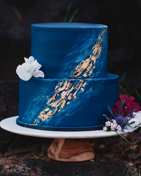 Pantone Color Of The Year: Best Trends For Your Wedding Style ★ pantone color of the year 2021 blue cake Cake, Wedding Cakes, Wedding Cake Designs, Royal Blue Cake, Wedding Cakes Blue, Royal Cakes, Teal Wedding Cake, Blue Birthday Cakes, Blue Cakes