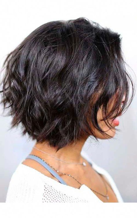 The Best Hairstyles You Can Air Dry, According to Your Hair Type #layeredbobhairstyles Haircut For Thick Hair, Medium Length Hair Women, Haircut Medium, Choppy Bob Hairstyles, Medium Length Hair Styles, Medium Layered, Medium Hair Styles, Short Hair Cuts, Layered Bob Hairstyles