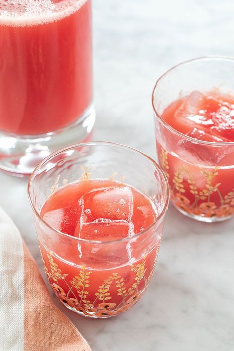 If you love tequila cocktails, then you can't miss these recipes. We're also covering the origins of tequila, the different types, and more! #Tequila #Cocktails #Recipes #TequilaCocktails Healthy Recipes, Pink, Summer Drinks, Watermelon Juice Recipe, Pineapple Juice Recipes, Watermelon Cocktail, Watermelon Juice, Fruit Juice Recipes, Green Juice Recipes