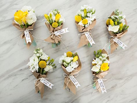 Make your own mini bouquets as seating cards or favors! Diy, Floral, Boho, Diy Bouquet Wrap, Diy Bouquet, How To Wrap Flowers, Flower Bouquet Diy, Cheap Bouquet, Flower Gift Ideas