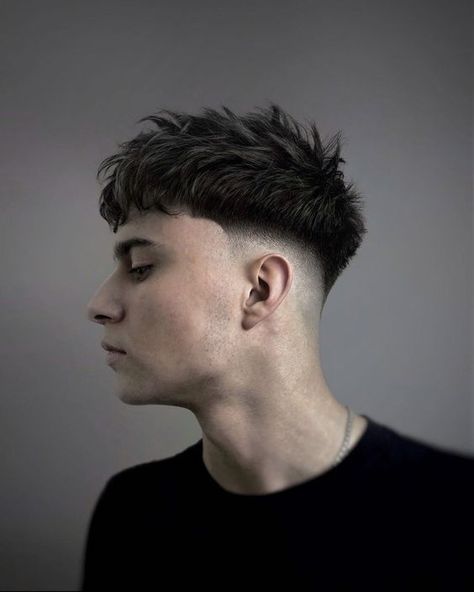 The best hairstyles with shaved sides 16 ideas for a fashionable and flamboyant look - mens-club.online Men Fade Haircut Short, Men Haircut Curly Hair, Mens Haircuts Short Hair, Mens Haircuts Fade, Cool Mens Haircuts, Fade Haircut Curly Hair, Mens Hairstyles Thick Hair, Haircuts For Men, Fade Haircut