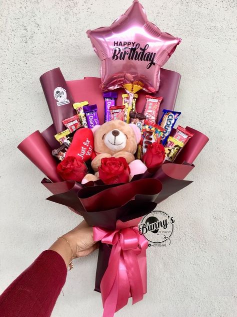 Gift Wrapping, Gift Ideas, Valentine's Day, Candy Bouquet, Gift Bouquet, Candy Bouquet Diy, Birthday Bouquet Ideas For Her, Birthday Bouquet, Sweet Bouquet