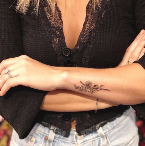 Upper Back Flower Tattoo Women, Back Of Forearm Tattoo, Arm Tattoos For Women Forearm, Forearm Tattoo Girl, Side Arm Tattoos, Flower Bouquet Tattoo, Side Wrist Tattoos, Outer Forearm Tattoo, Forearm Flower Tattoo