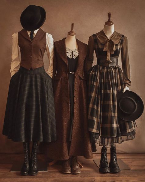 Outfits, Clothes, Costumes, Dark Academia Clothes, Victorian Outfits, Dark Academia Outfit, Old Outfits Vintage, Dark Academia Outfits, Clothes Design
