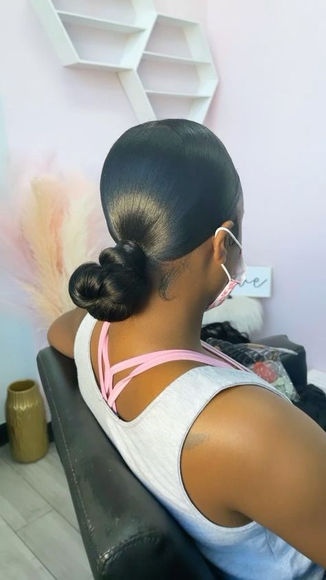 sincerelyraehair on Instagram: Low Knot Bun 🔥💖 The Perfect Slick Back For Summer ! Hairstyle: Low Bun To Book , Use The Book Button •No DMs , Text Only •Deposit… Ponytail Hairstyles, Outfits, Slicked Back Ponytail, Protective Hairstyles Braids, Slicked Back Hair, Top Knot Bun, Slicked-back, Knot Ponytail, Braided Bun Hairstyles