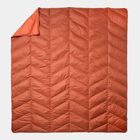 From recycled NanoLoft to certified duck down, these highly packable, weather-resistant throws will keep you cozy wherever you wind up