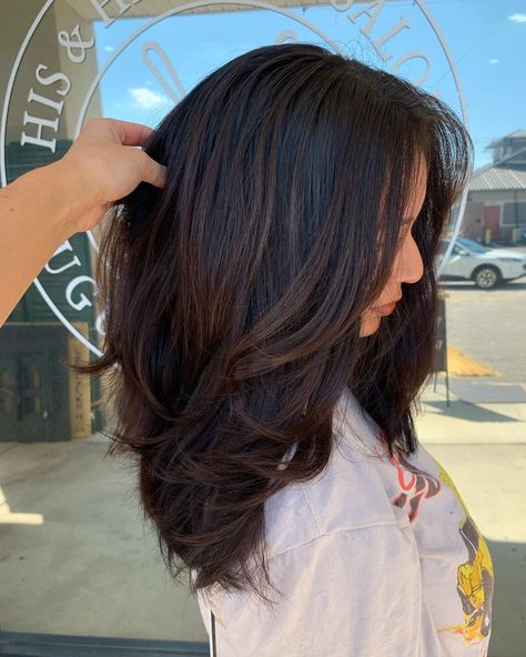 🔸Chloe Boatright🔸 on Instagram: “Ask me for long C shaped layers and face framing pieces 😍😍 #augustahairstylist #augustahair #longlayers #haircut” Balayage, Highlights, Instagram, Outfits, Medium Length Layers, Medium Hair, Midlength Haircuts, Below Shoulder Length Hair, Medium Length Layered Hair