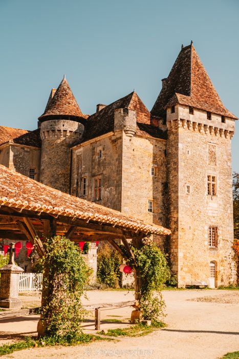 Nouvelle-Aquitaine in Southern France is filled with quaint villages, beautiful castles and pristine nature. Find out what to do for one week in the region.  #francetravel #dordognetourisme #dordognefrankrijk #dordogneperigord Places, Paris France, Aquitaine, Limousin, France Travel, Nouvelle-aquitaine, Southern France, Quaint, Beautiful Castles