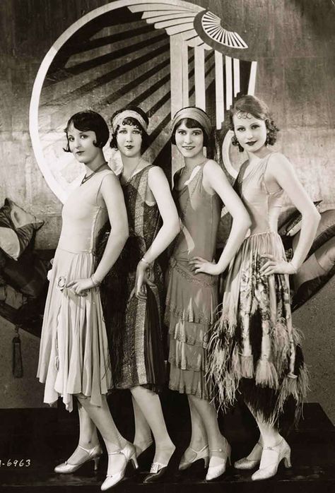 Four Ladies Vintage Fashion, Moda, Donna, Vintage Beauty, Hollywood, Glamour, Flapper Girl, Flapper Girls, Vintage Outfits