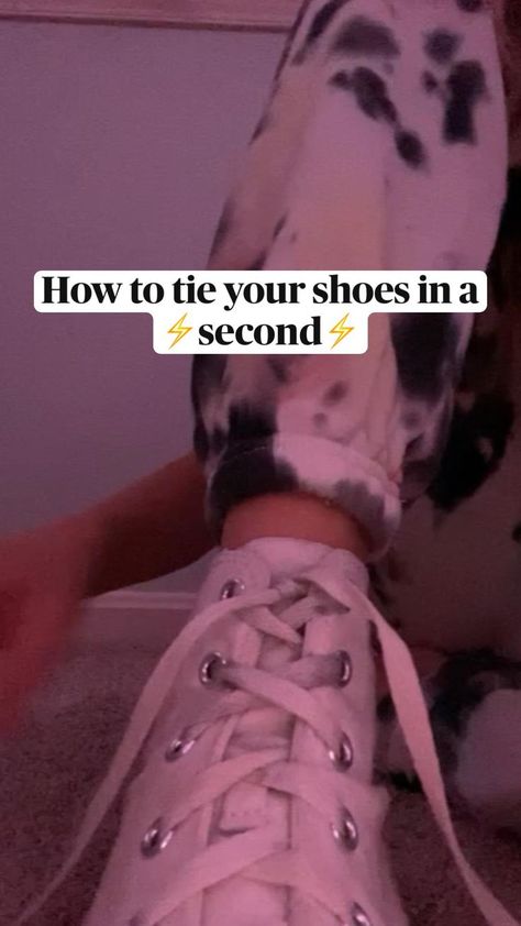 Life Hacks, Useful Life Hacks, Outfits, Ways To Lace Shoes, How To Tie Laces, Tie Shoes, Diy Clothes Life Hacks, Clothing Hacks, Fashion Hacks