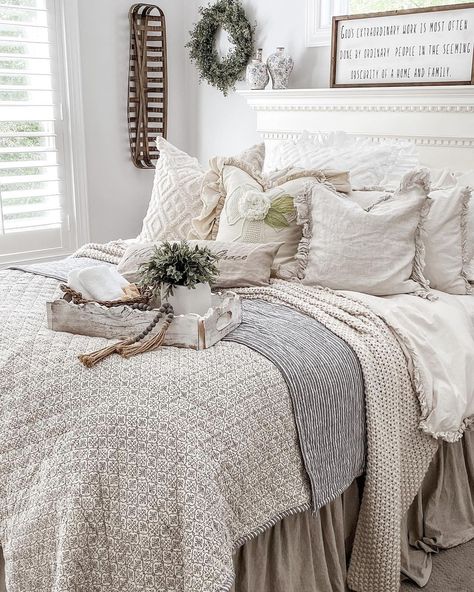 Farmhouse Style, Guest Bedrooms, Home Décor, Design, Farmhouse Bedding, Farmhouse Bedroom Bedding, Farmhouse Bedroom Decor, Farmhouse Bedrooms, Farmhouse Master Bedroom