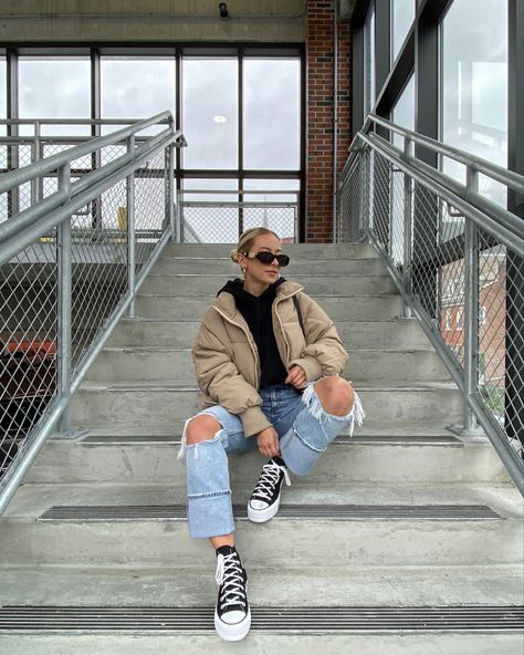 Streetwear style inspo, winter street style inspo, puffer jacket outfits, abercrombie jeans, platform converse outfits, hailey bieber style inspo Outfits, Winter Fashion, Winter, Winter Outfits, Fashion, Outfit, Poses, Styl, Model